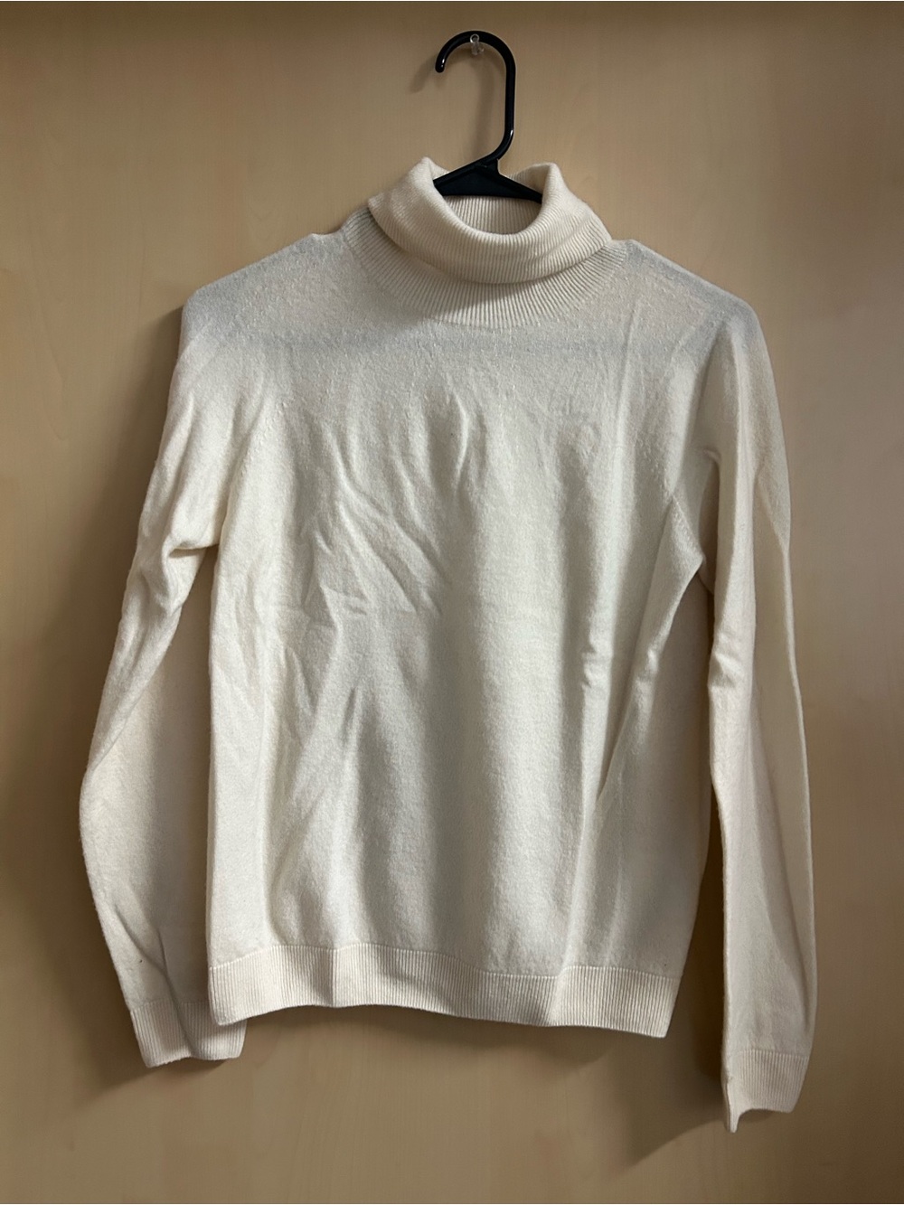 Uniqlo Women's Cream Turtleneck Sweater